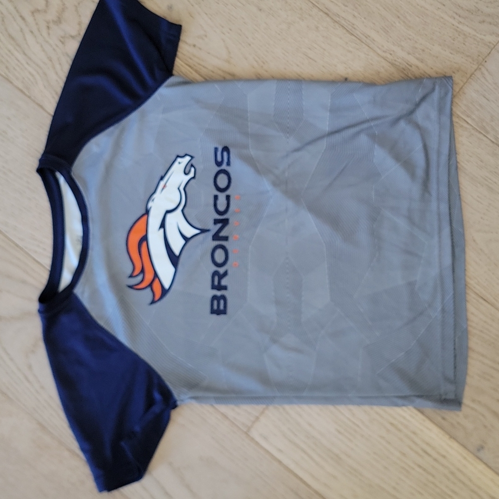Denver Broncos youth L t-shirt
